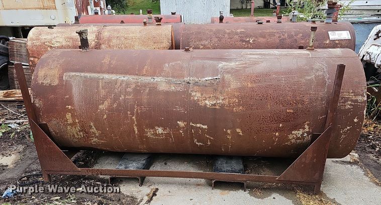 image for item DQ0225 Approximately 15 fuel tanks