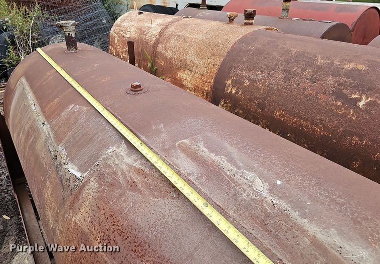 image for item DQ0225 Approximately 15 fuel tanks