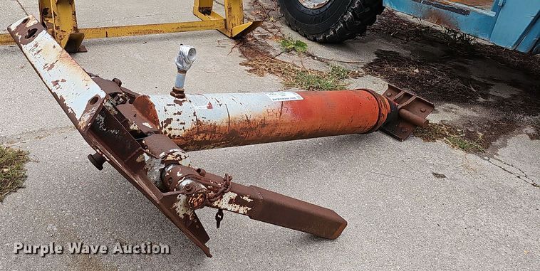 image for item DQ0235 Fifth wheel hoist