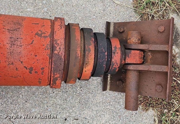 image for item DQ0235 Fifth wheel hoist