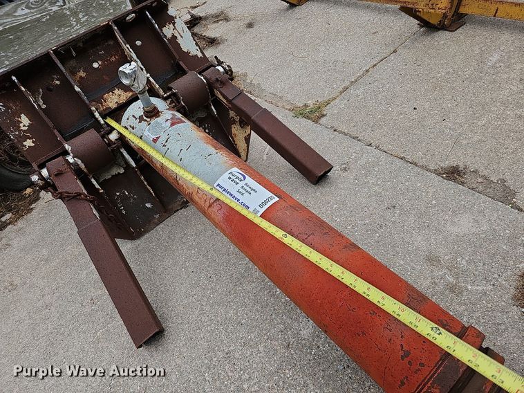 image for item DQ0235 Fifth wheel hoist