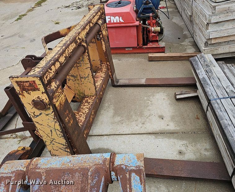 image for item DQ0242 V.W.S. Mfg. Inc. CF2060  58"L forks