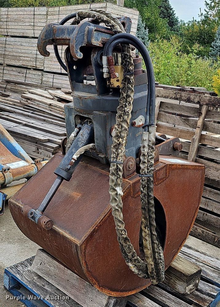 image for item DQ0244 Shop built  24.5"W clamshell bucket