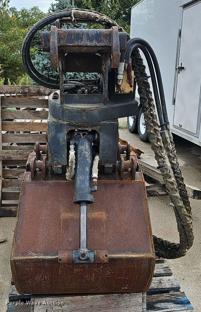 image for item DQ0244 Shop built  24.5"W clamshell bucket