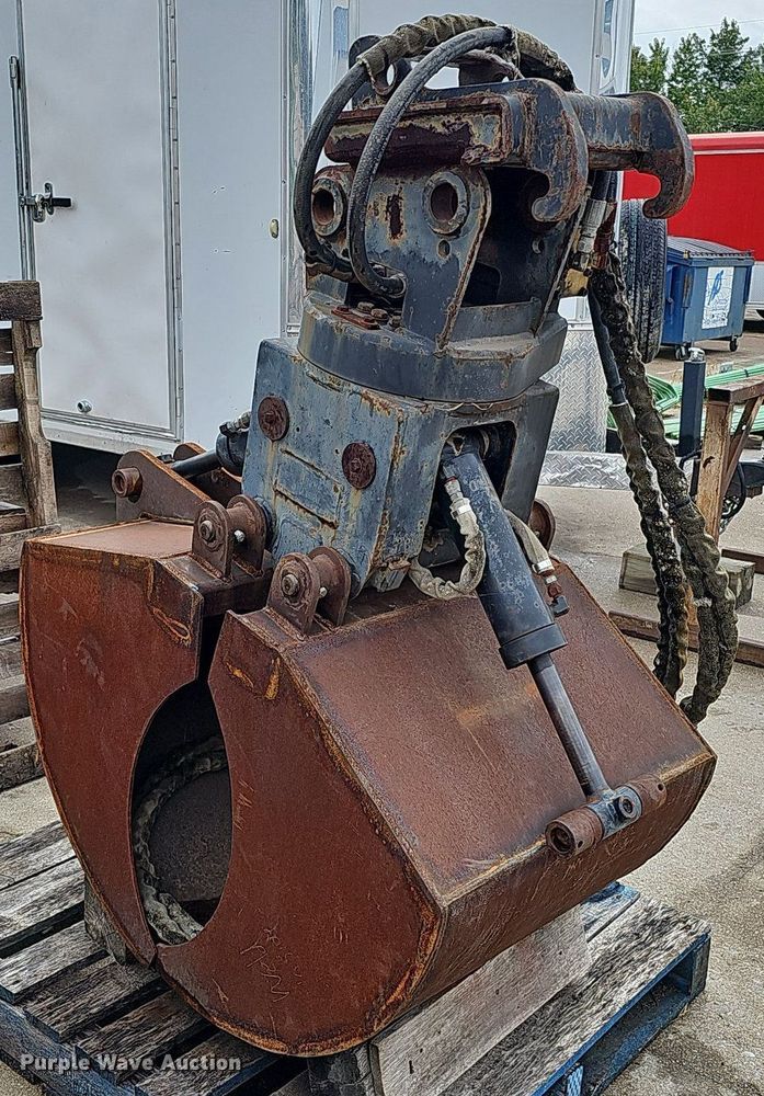 image for item DQ0244 Shop built  24.5"W clamshell bucket