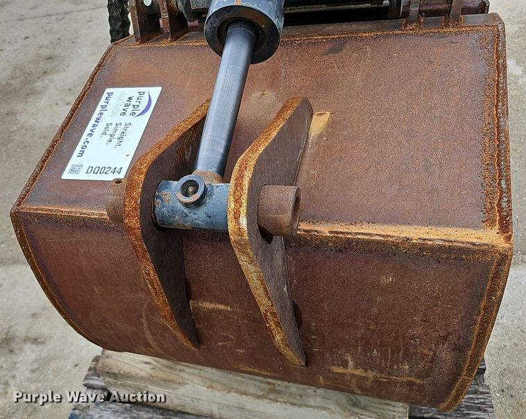 image for item DQ0244 Shop built  24.5"W clamshell bucket