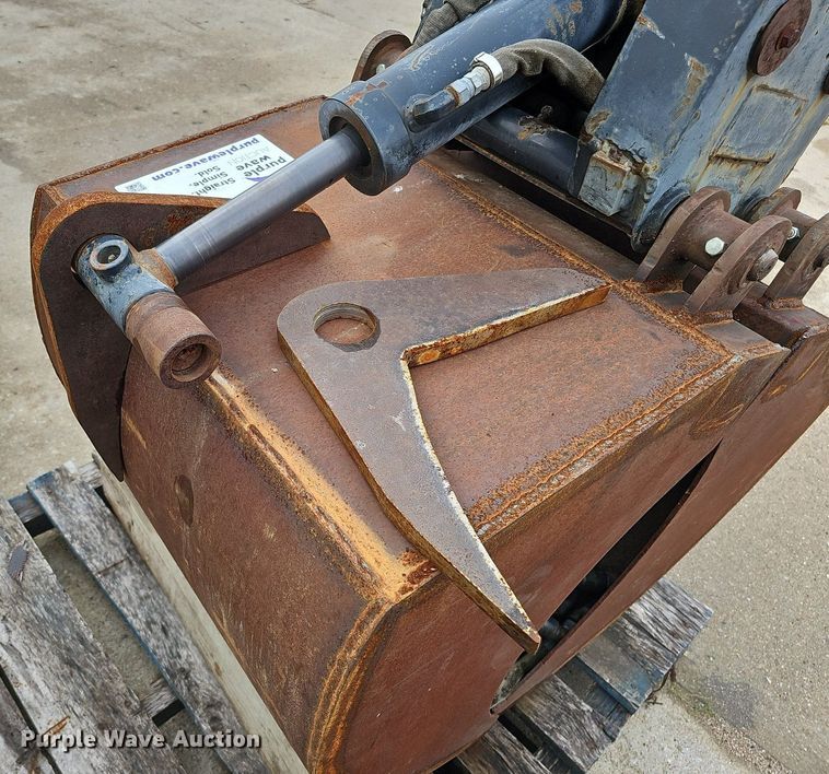 image for item DQ0244 Shop built  24.5"W clamshell bucket