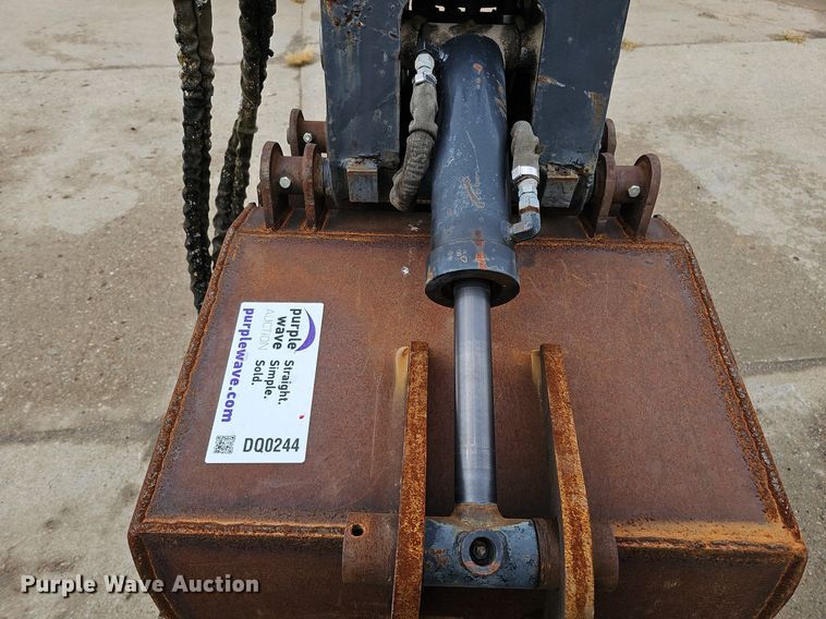 image for item DQ0244 Shop built  24.5"W clamshell bucket