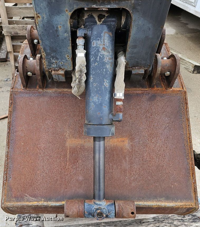 image for item DQ0244 Shop built  24.5"W clamshell bucket