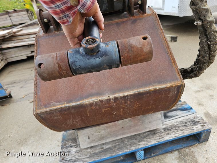 image for item DQ0244 Shop built  24.5"W clamshell bucket