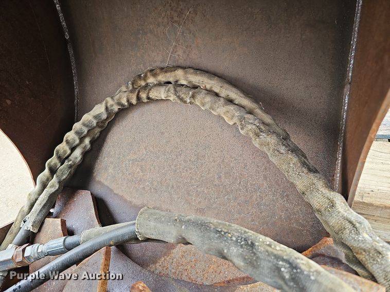 image for item DQ0244 Shop built  24.5"W clamshell bucket