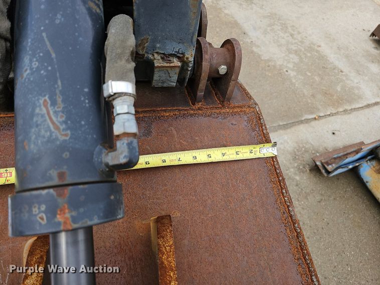 image for item DQ0244 Shop built  24.5"W clamshell bucket