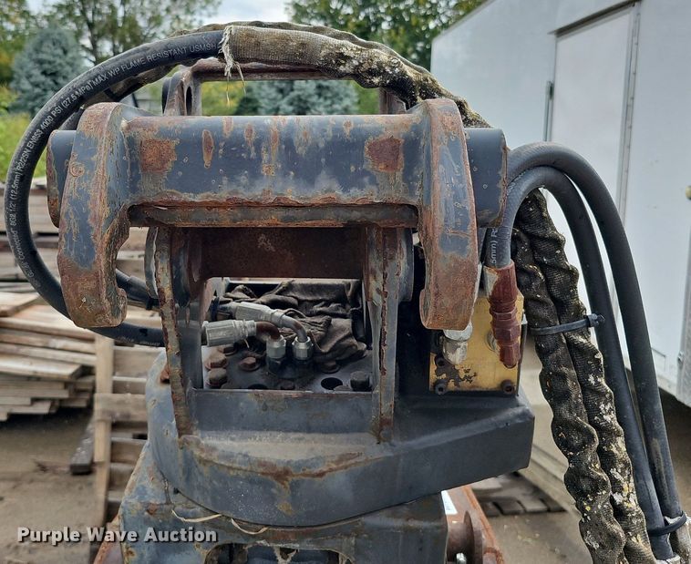 image for item DQ0244 Shop built  24.5"W clamshell bucket