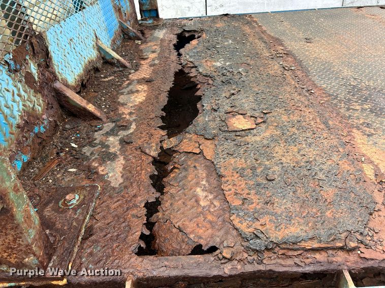 image for item DQ0900 2007 International 4300  flatbed truck