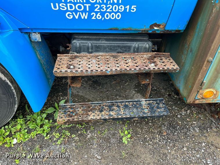 image for item DQ0900 2007 International 4300  flatbed truck