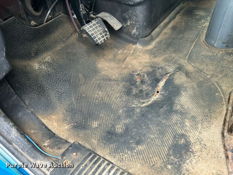 image for item DQ0900 2007 International 4300  flatbed truck