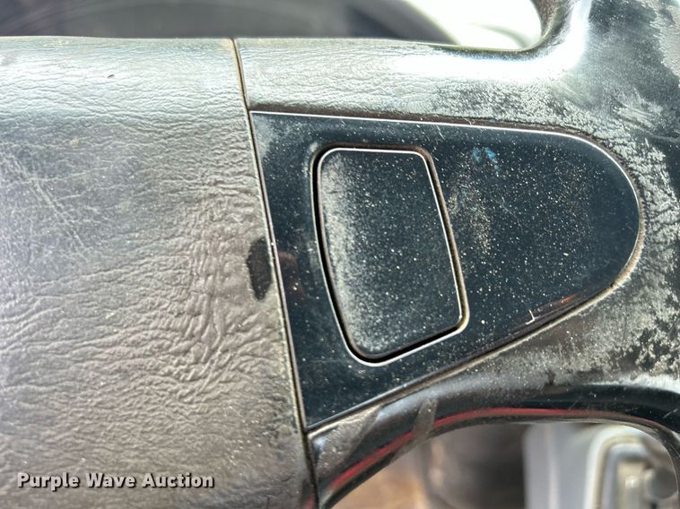 image for item DQ0900 2007 International 4300  flatbed truck