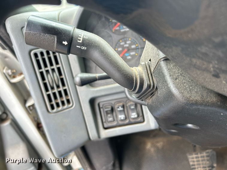 image for item DQ0900 2007 International 4300  flatbed truck