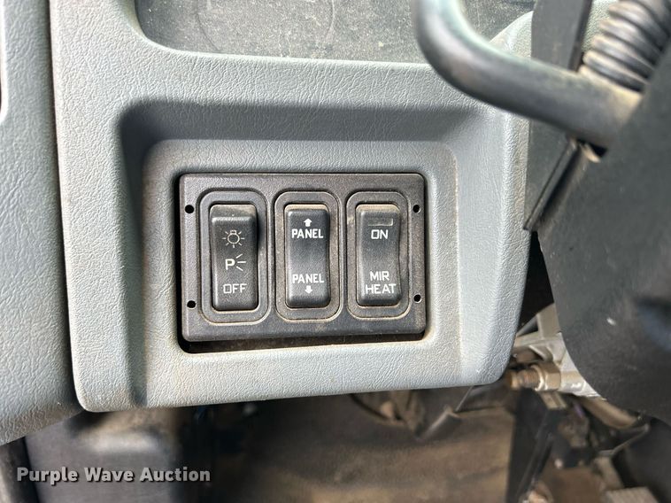 image for item DQ0900 2007 International 4300  flatbed truck