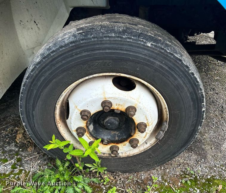 image for item DQ0900 2007 International 4300  flatbed truck