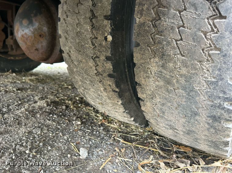 image for item DQ0900 2007 International 4300  flatbed truck