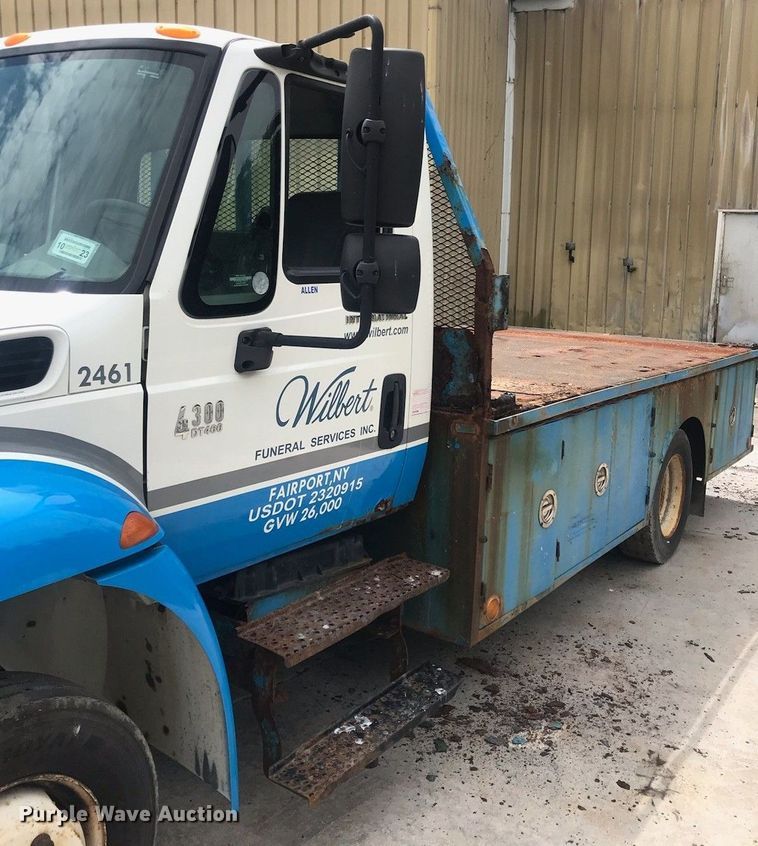 image for item DQ0900 2007 International 4300  flatbed truck