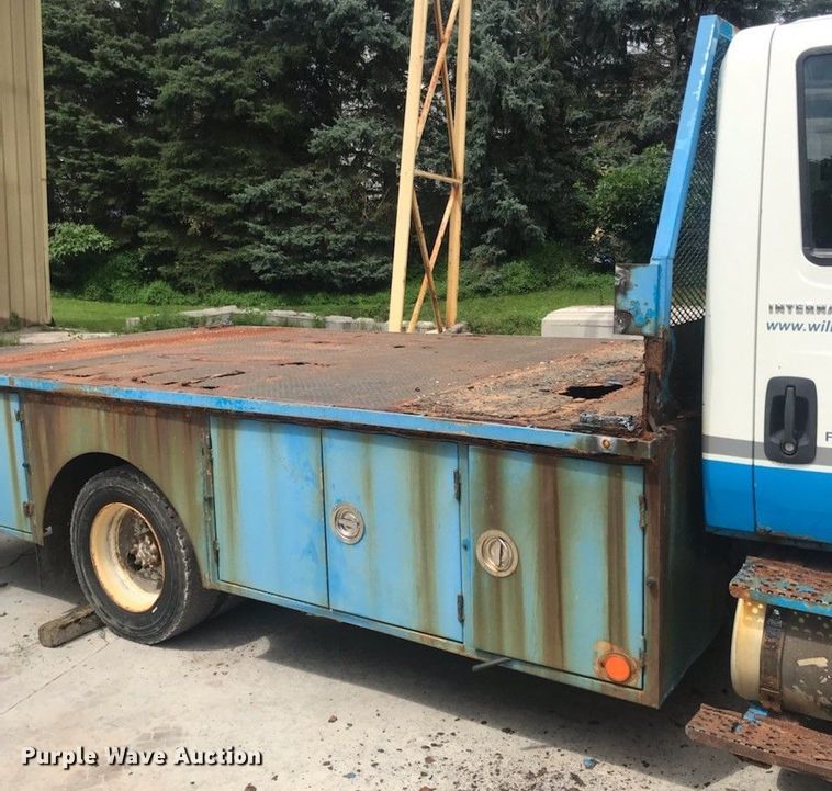 image for item DQ0900 2007 International 4300  flatbed truck