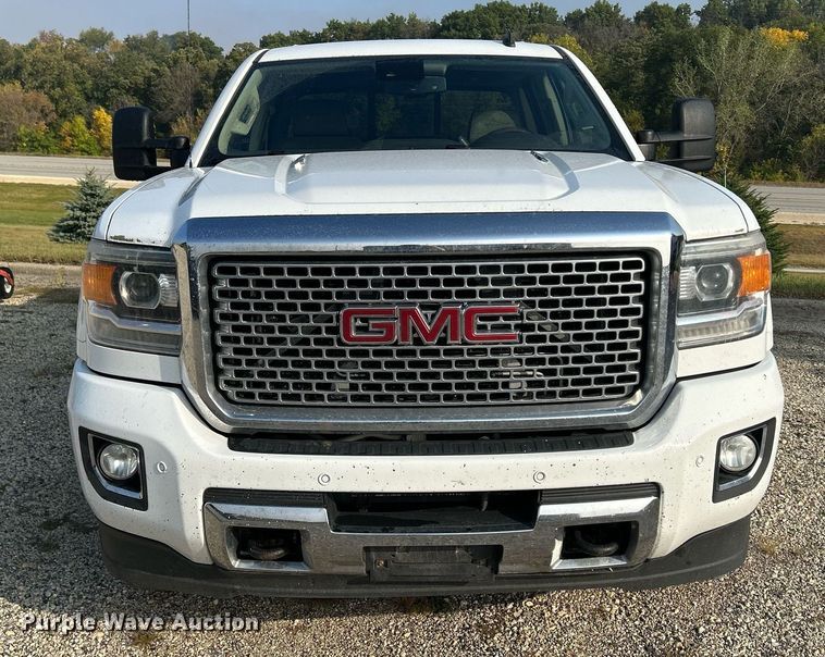 image for item DQ0943 2015 GMC Sierra 2500 Denali  Crew Cab pickup truck