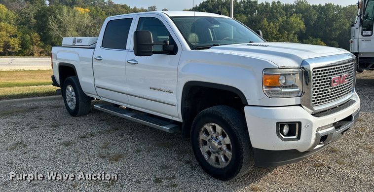 image for item DQ0943 2015 GMC Sierra 2500 Denali  Crew Cab pickup truck