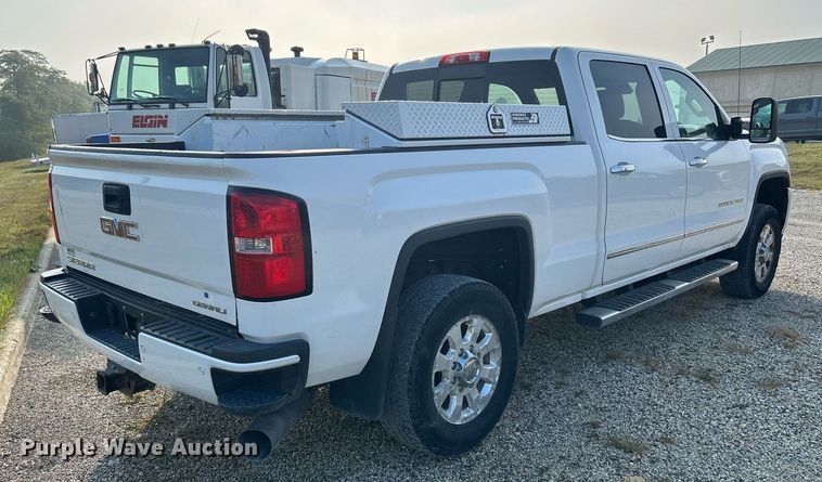 image for item DQ0943 2015 GMC Sierra 2500 Denali  Crew Cab pickup truck