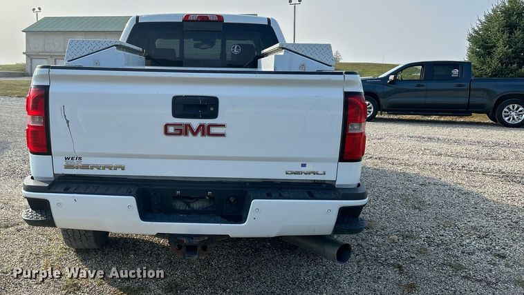 image for item DQ0943 2015 GMC Sierra 2500 Denali  Crew Cab pickup truck