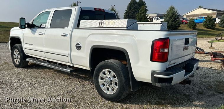 image for item DQ0943 2015 GMC Sierra 2500 Denali  Crew Cab pickup truck