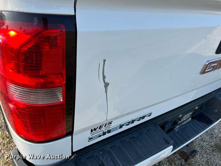 image for item DQ0943 2015 GMC Sierra 2500 Denali  Crew Cab pickup truck