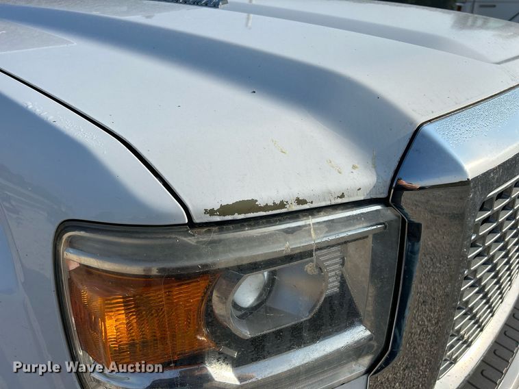 image for item DQ0943 2015 GMC Sierra 2500 Denali  Crew Cab pickup truck