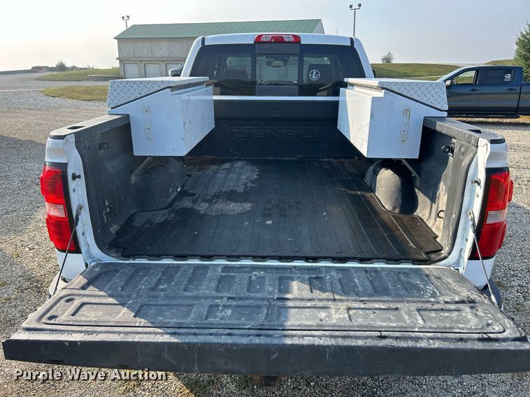 image for item DQ0943 2015 GMC Sierra 2500 Denali  Crew Cab pickup truck