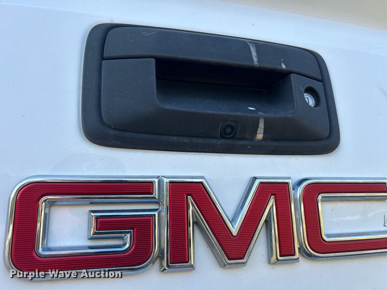 image for item DQ0943 2015 GMC Sierra 2500 Denali  Crew Cab pickup truck