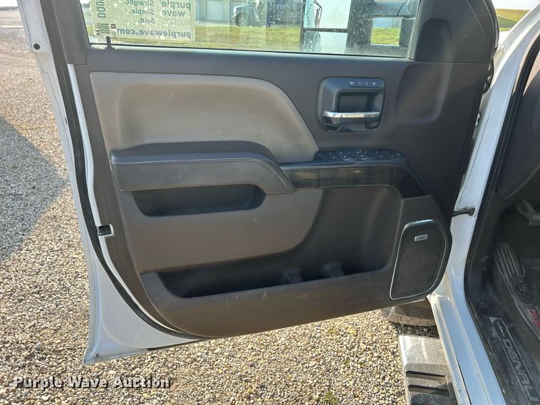 image for item DQ0943 2015 GMC Sierra 2500 Denali  Crew Cab pickup truck