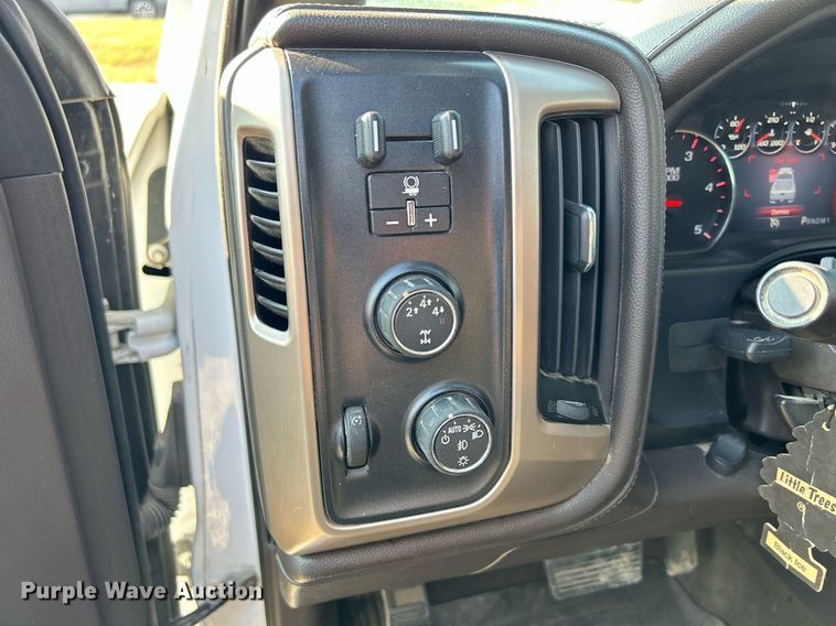 image for item DQ0943 2015 GMC Sierra 2500 Denali  Crew Cab pickup truck