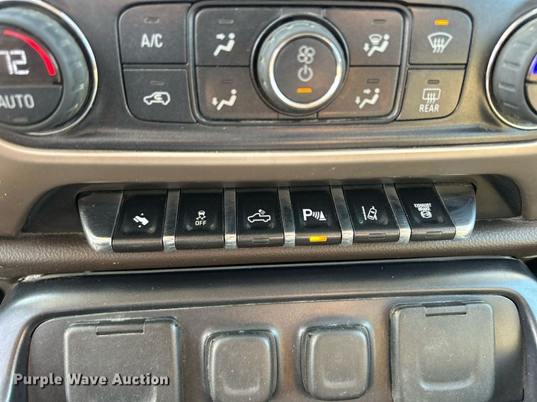 image for item DQ0943 2015 GMC Sierra 2500 Denali  Crew Cab pickup truck