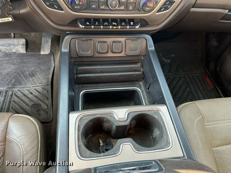 image for item DQ0943 2015 GMC Sierra 2500 Denali  Crew Cab pickup truck