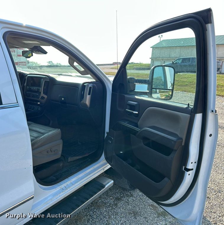 image for item DQ0943 2015 GMC Sierra 2500 Denali  Crew Cab pickup truck