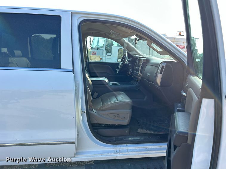 image for item DQ0943 2015 GMC Sierra 2500 Denali  Crew Cab pickup truck