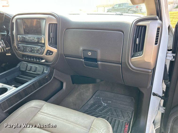 image for item DQ0943 2015 GMC Sierra 2500 Denali  Crew Cab pickup truck