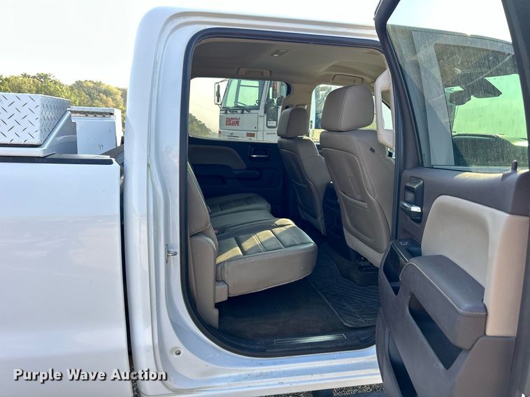 image for item DQ0943 2015 GMC Sierra 2500 Denali  Crew Cab pickup truck