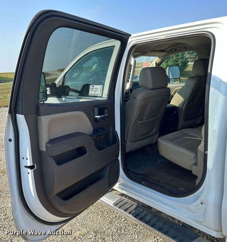 image for item DQ0943 2015 GMC Sierra 2500 Denali  Crew Cab pickup truck