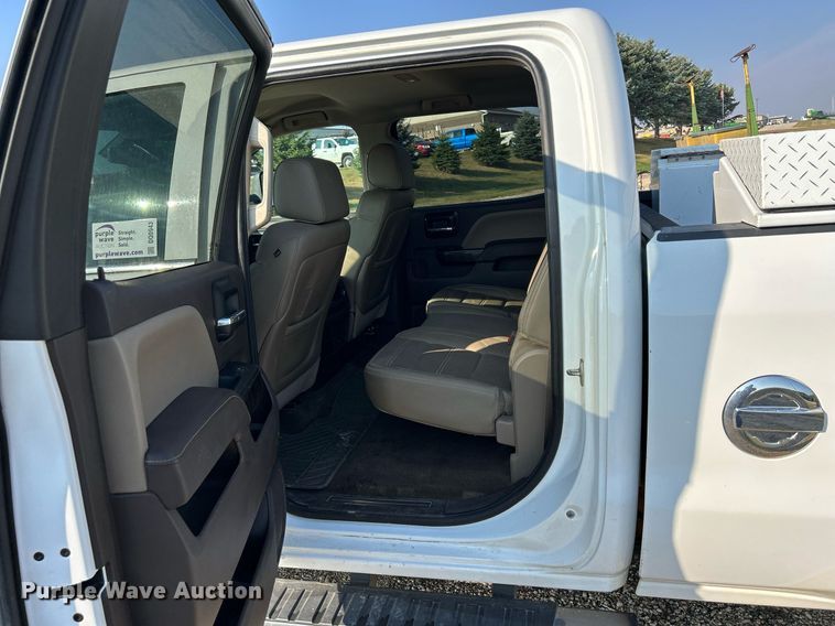 image for item DQ0943 2015 GMC Sierra 2500 Denali  Crew Cab pickup truck