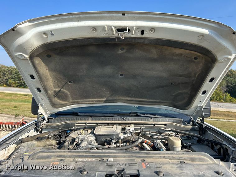 image for item DQ0943 2015 GMC Sierra 2500 Denali  Crew Cab pickup truck