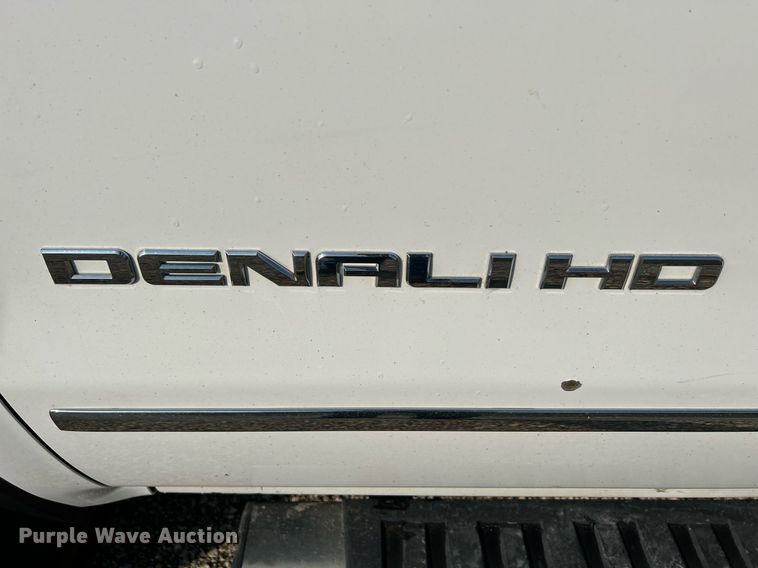 image for item DQ0943 2015 GMC Sierra 2500 Denali  Crew Cab pickup truck