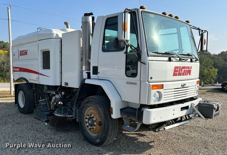 image for item DQ0944 2004 Sterling SC-8000  street sweeper truck