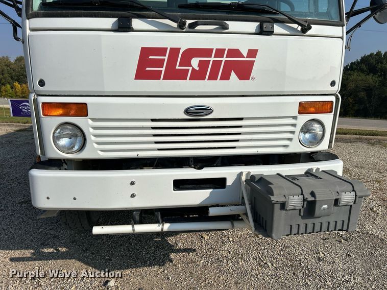 image for item DQ0944 2004 Sterling SC-8000  street sweeper truck